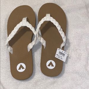 BRAND NEW FLIP FLOPS